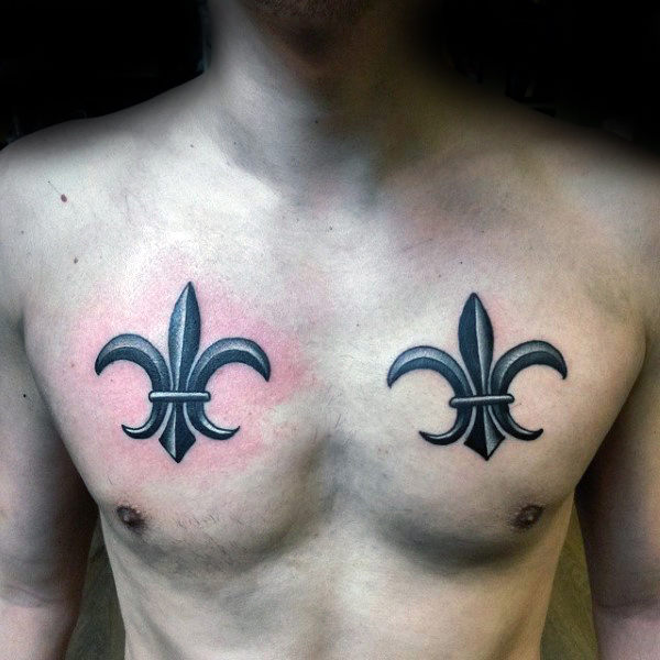 tatuaje flor de lis para hombre 11