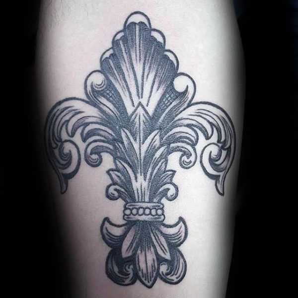 tatuaje flor de lis para hombre 39