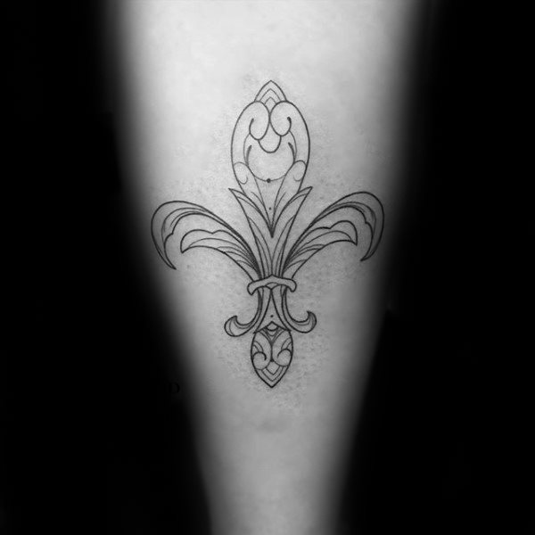 tatuaje flor de lis para hombre 49