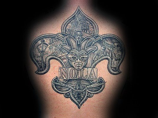 tatuaje flor de lis para hombre 56