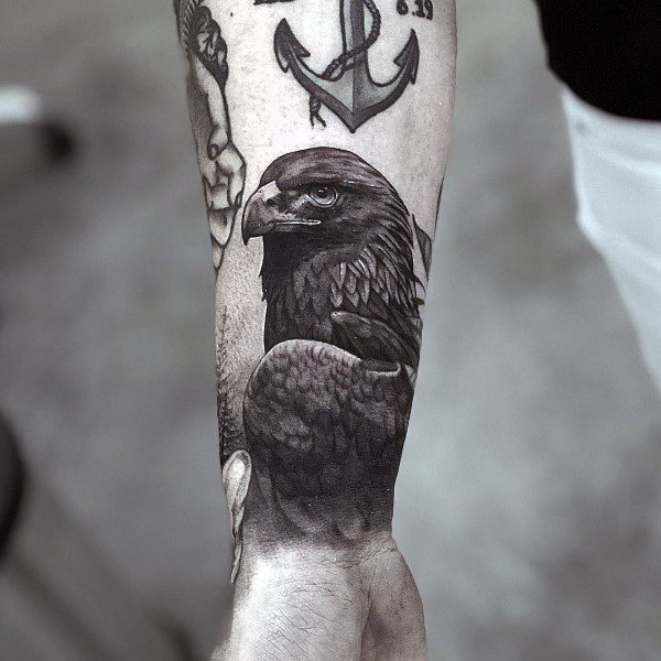 tatuaje genial aguila para hombre 01
