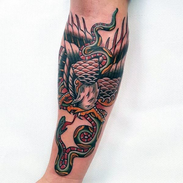 tatuaje genial aguila para hombre 29