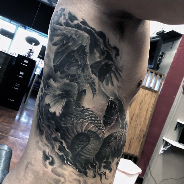 tatuaje genial aguila para hombre 45