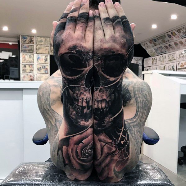 tatuaje genial calavera para hombre 34