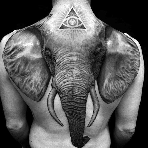 tatuaje genial espalda para hombre 03