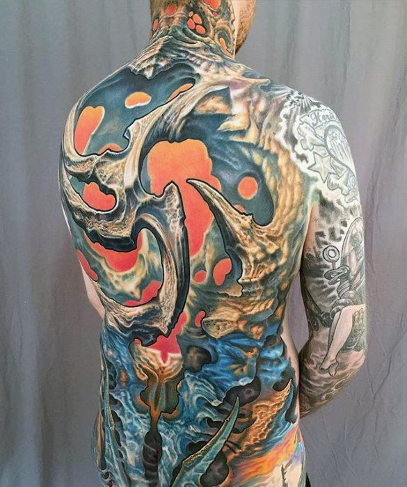 tatuaje genial espalda para hombre 10