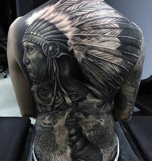 tatuaje genial espalda para hombre 11