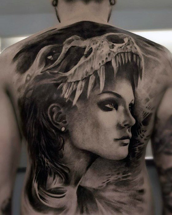 tatuaje genial espalda para hombre 12