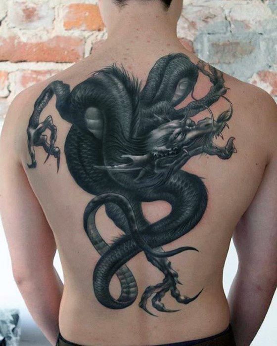 tatuaje genial espalda para hombre 13