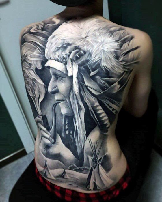 tatuaje genial espalda para hombre 14
