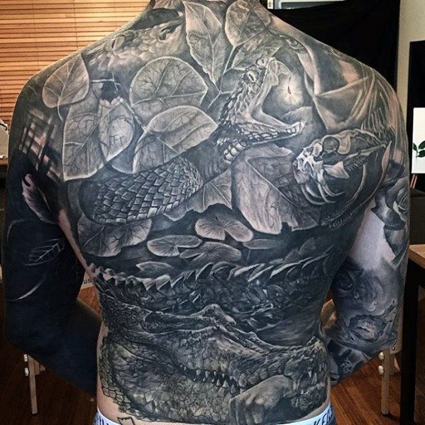 tatuaje genial espalda para hombre 15