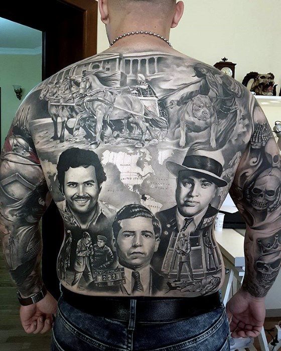 tatuaje genial espalda para hombre 22