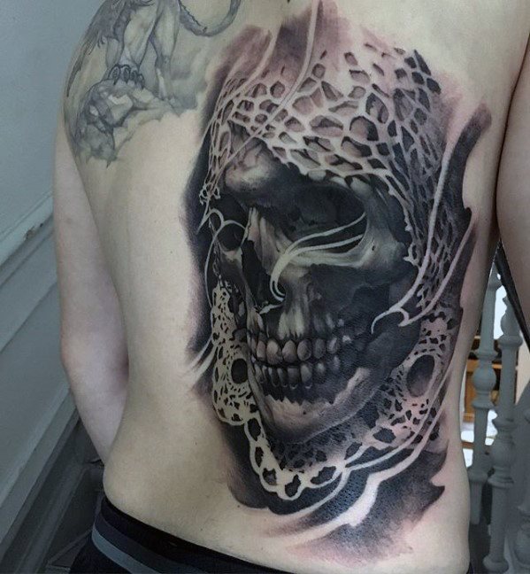 tatuaje genial espalda para hombre 23