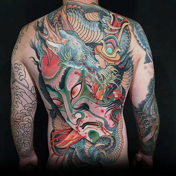tatuaje genial espalda para hombre 24