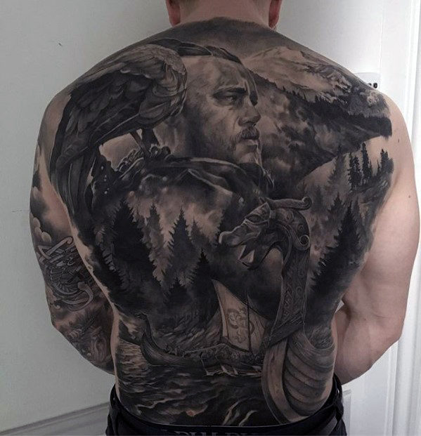 tatuaje genial espalda para hombre 26