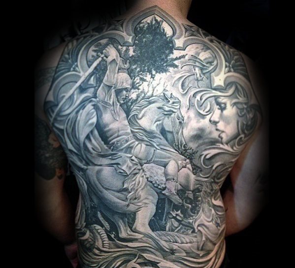 tatuaje genial espalda para hombre 27