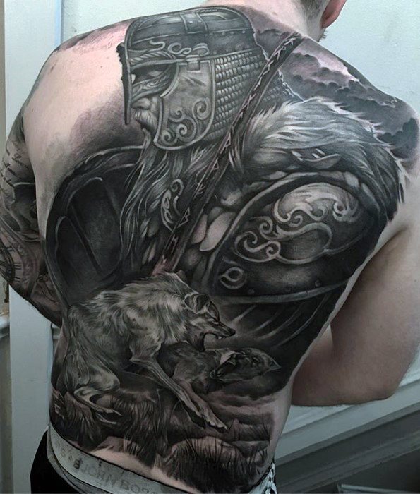 tatuaje genial espalda para hombre 32