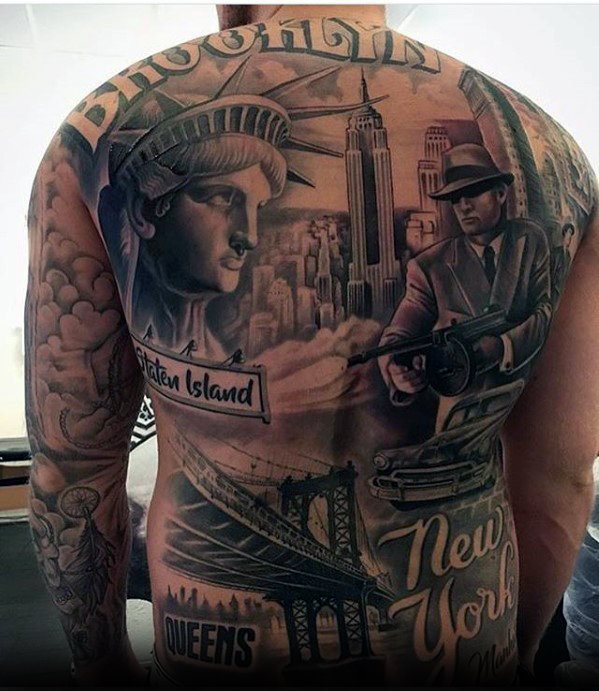 tatuaje genial espalda para hombre 34