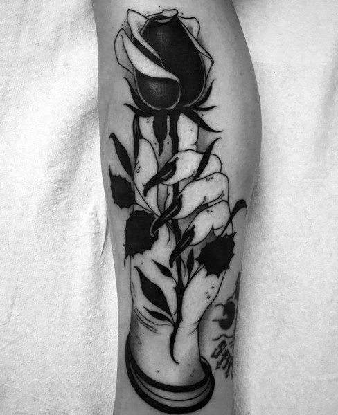 tatuaje genial rosas para hombre 04