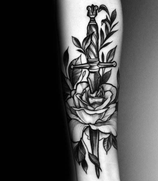 tatuaje genial rosas para hombre 10