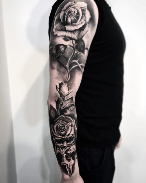 tatuaje genial rosas para hombre 15