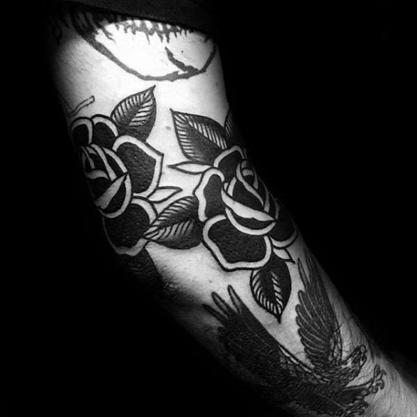 tatuaje genial rosas para hombre 21