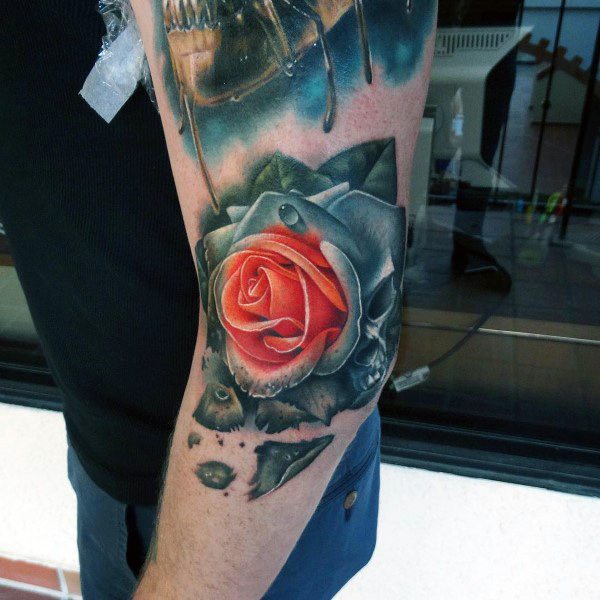 tatuaje genial rosas para hombre 31