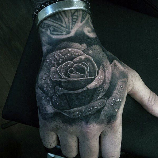 tatuaje genial rosas para hombre 39