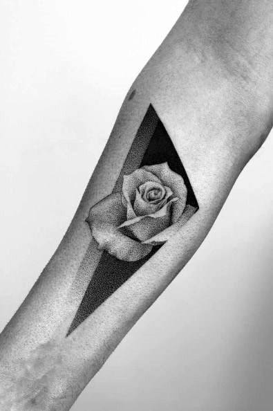 tatuaje genial rosas para hombre 46