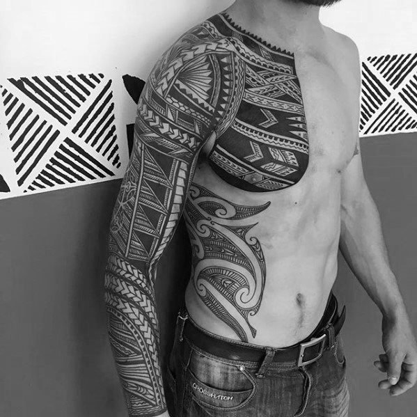 tatuaje genial tribal para hombre 09
