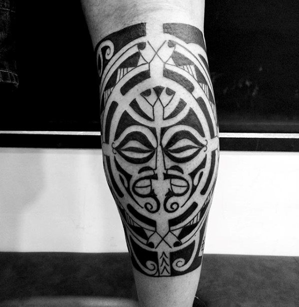 tatuaje genial tribal para hombre 10