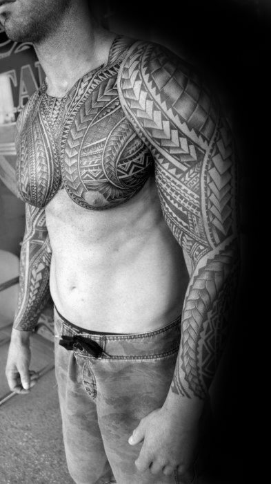 tatuaje genial tribal para hombre 13