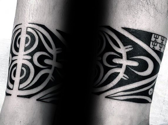 tatuaje genial tribal para hombre 15