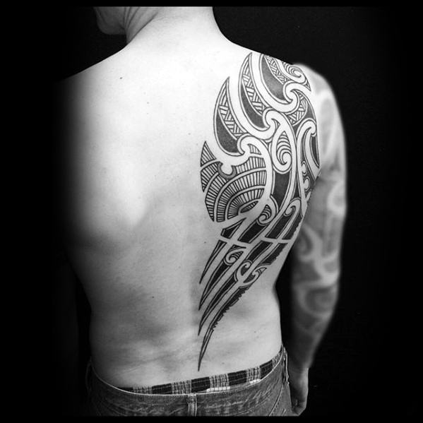 tatuaje genial tribal para hombre 19