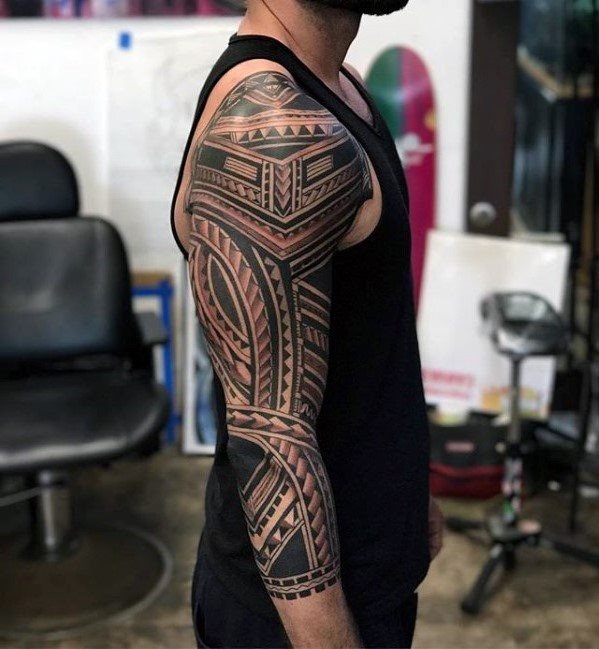 tatuaje genial tribal para hombre 20
