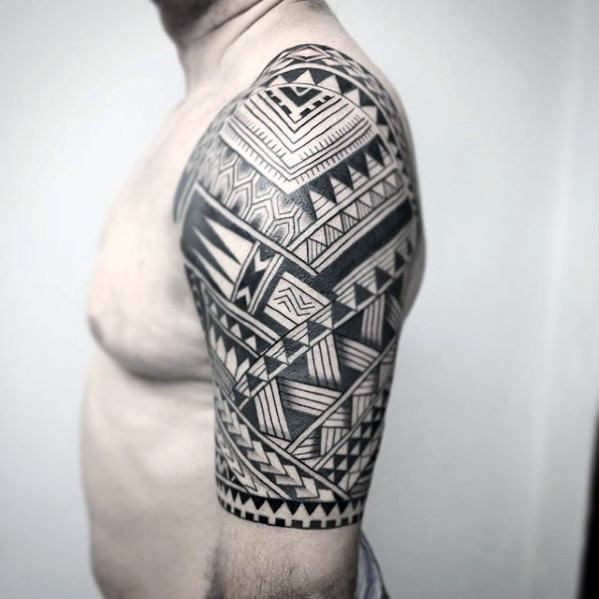 tatuaje genial tribal para hombre 22