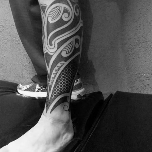 tatuaje genial tribal para hombre 27