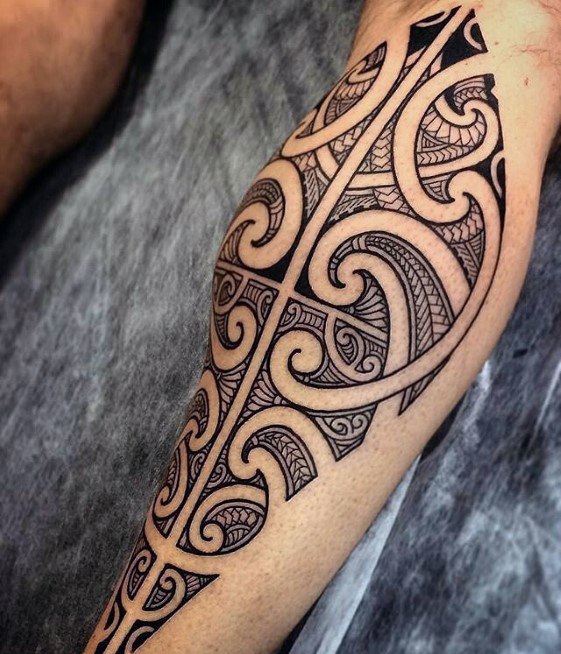 tatuaje genial tribal para hombre 28