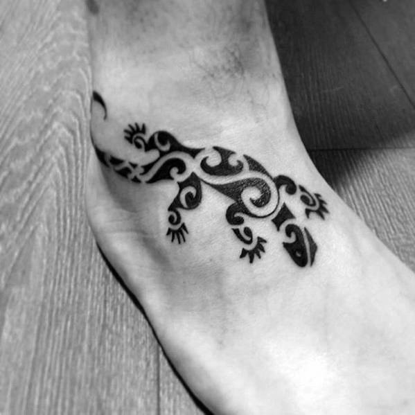 tatuaje genial tribal para hombre 30