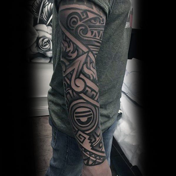 tatuaje genial tribal para hombre 31