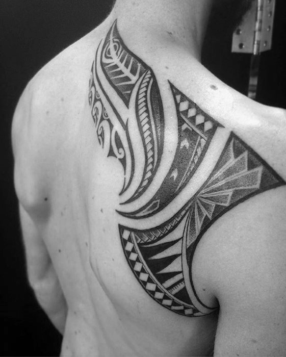 tatuaje genial tribal para hombre 32