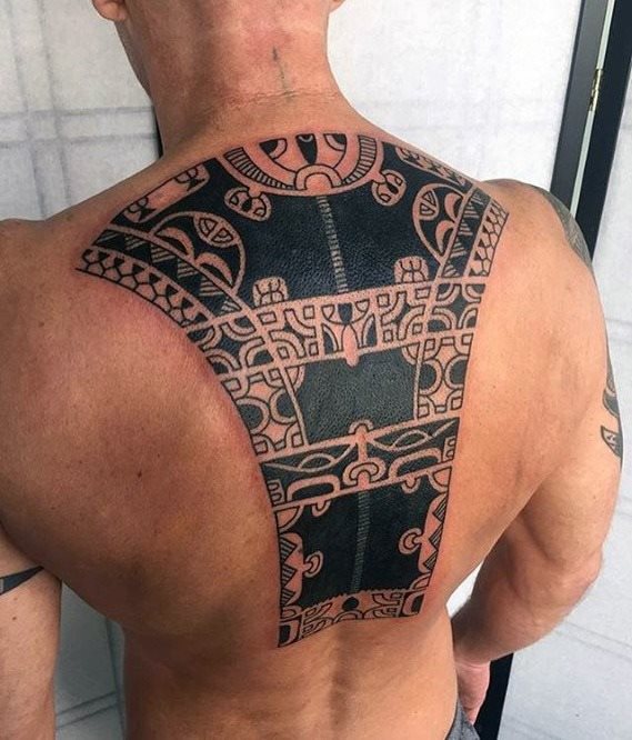 tatuaje genial tribal para hombre 35