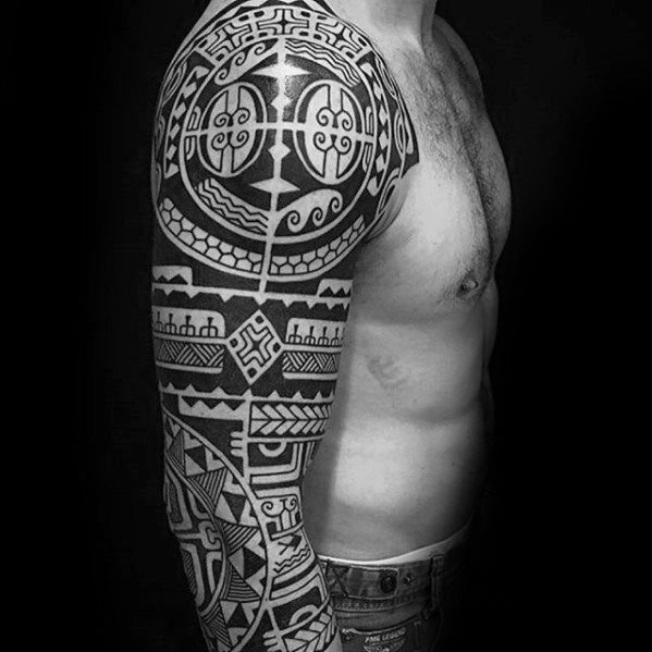 tatuaje genial tribal para hombre 39
