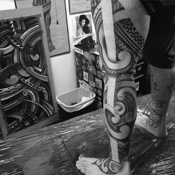 tatuaje genial tribal para hombre 40