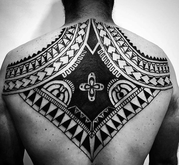 tatuaje genial tribal para hombre 44