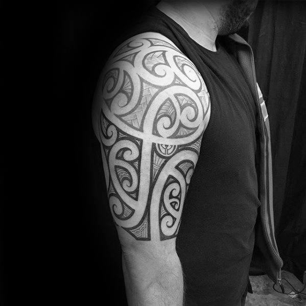 tatuaje genial tribal para hombre 48