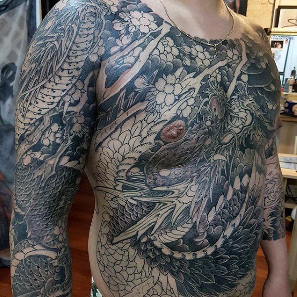 tatuaje japones pecho para hombre 08