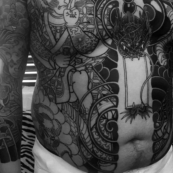 tatuaje japones pecho para hombre 29