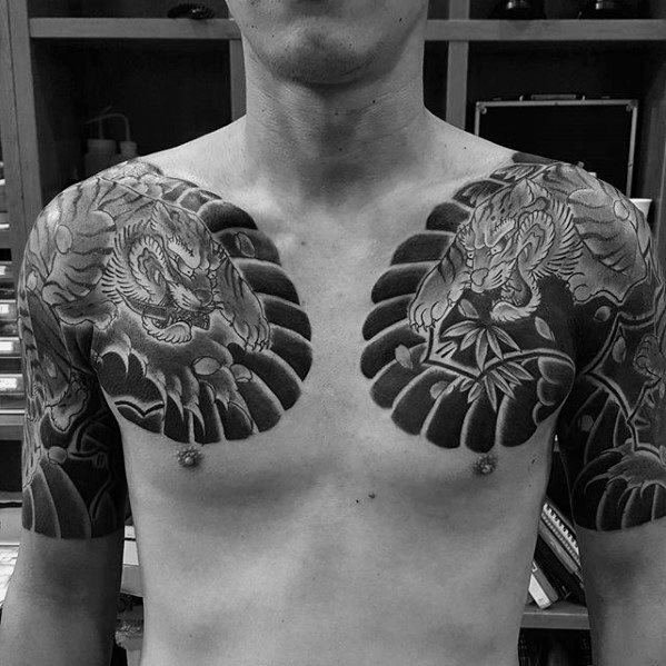tatuaje japones pecho para hombre 34