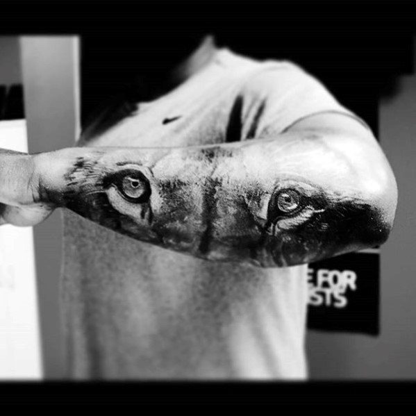 tatuaje leon antebrazo para hombre 06